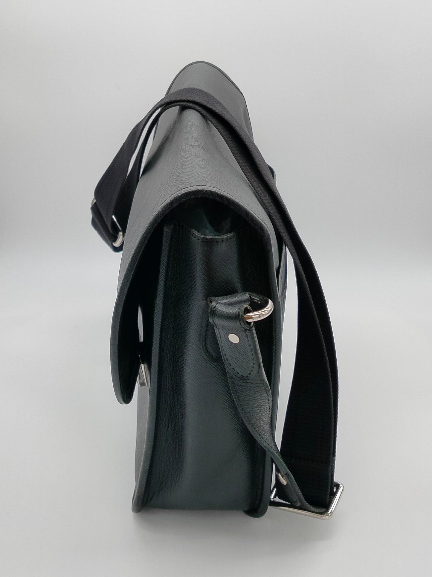 Louis Vuitton Taiga Alexei Messenger Bag - '00s