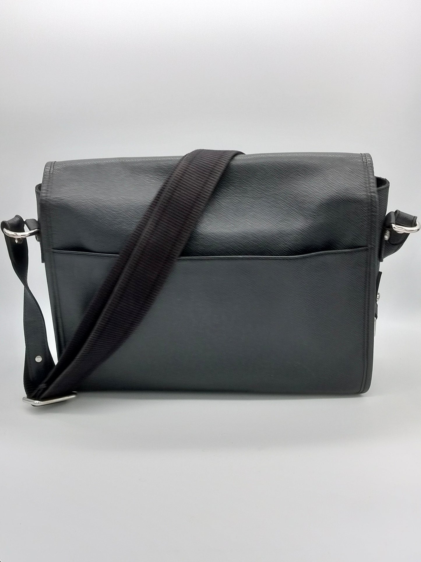 Louis Vuitton Taiga Alexei Messenger Bag - '00s