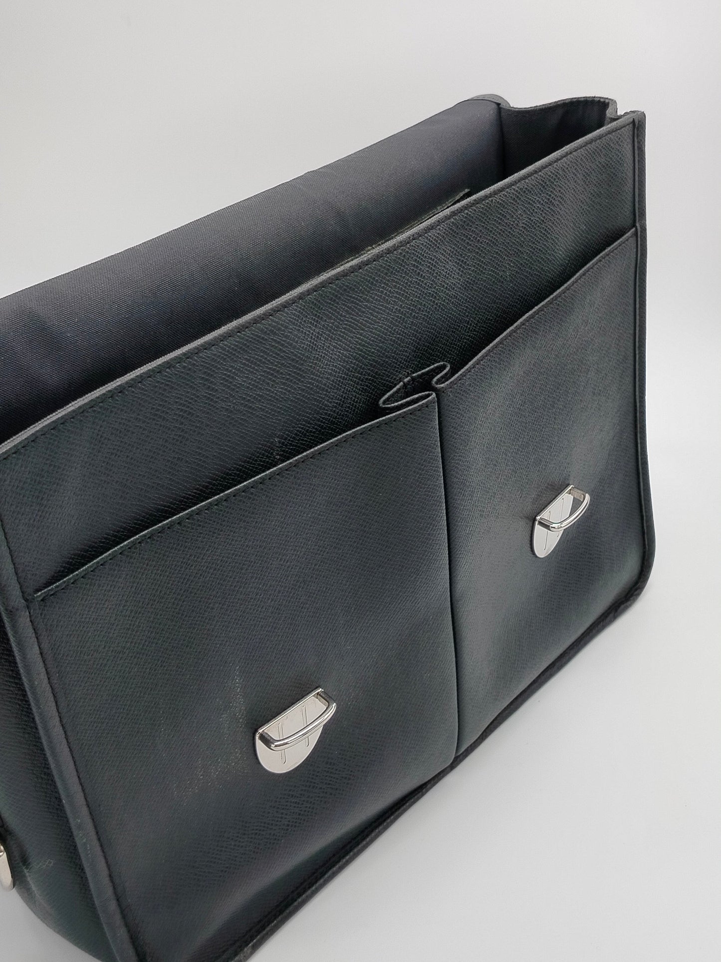 Louis Vuitton Taiga Alexei Messenger Bag - '00s