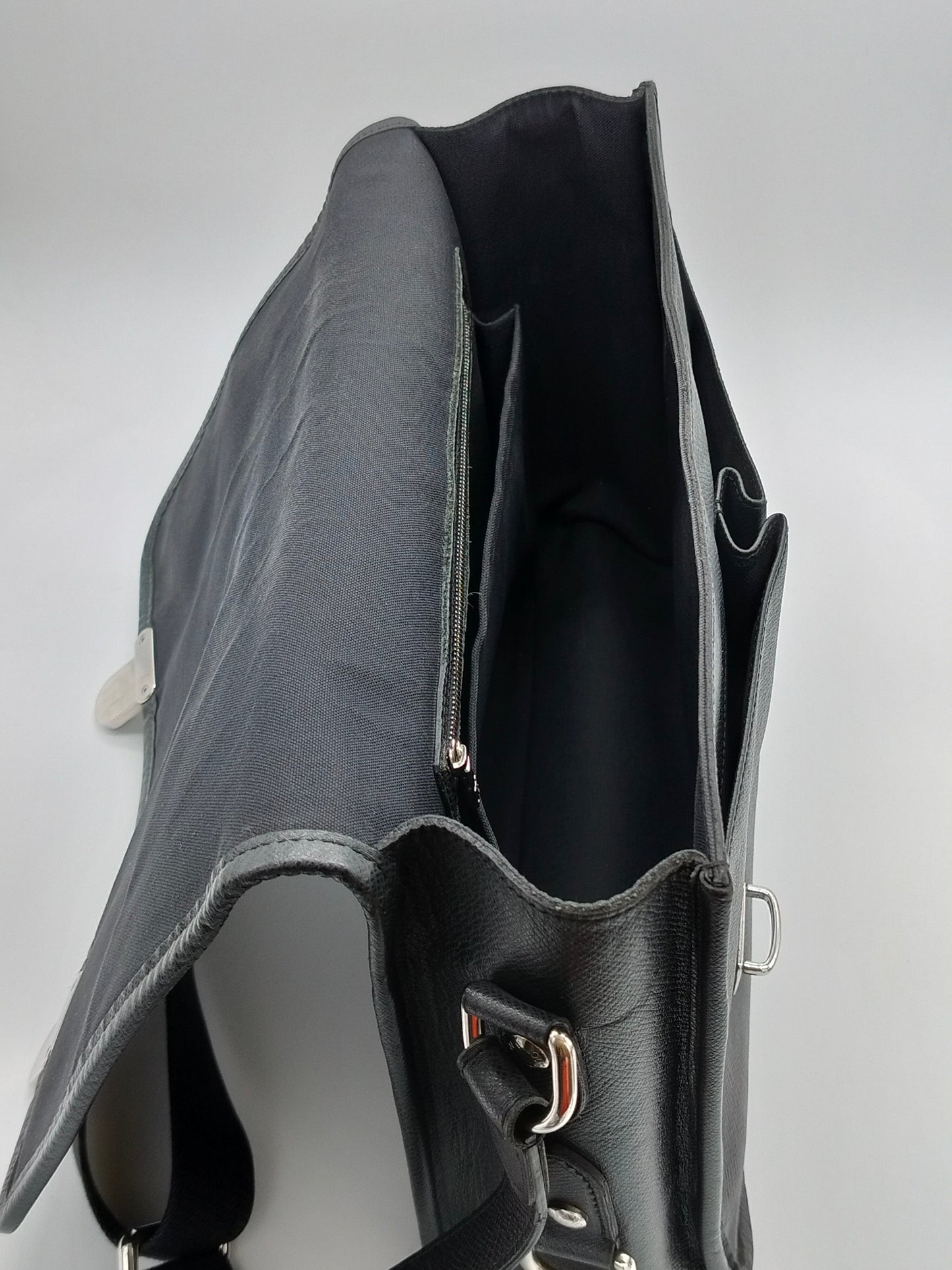 Louis Vuitton Taiga Alexei Messenger Bag - '00s